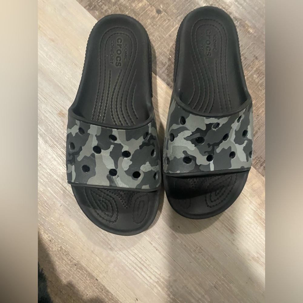 Crocs slides- M6 - Picture 2 of 6